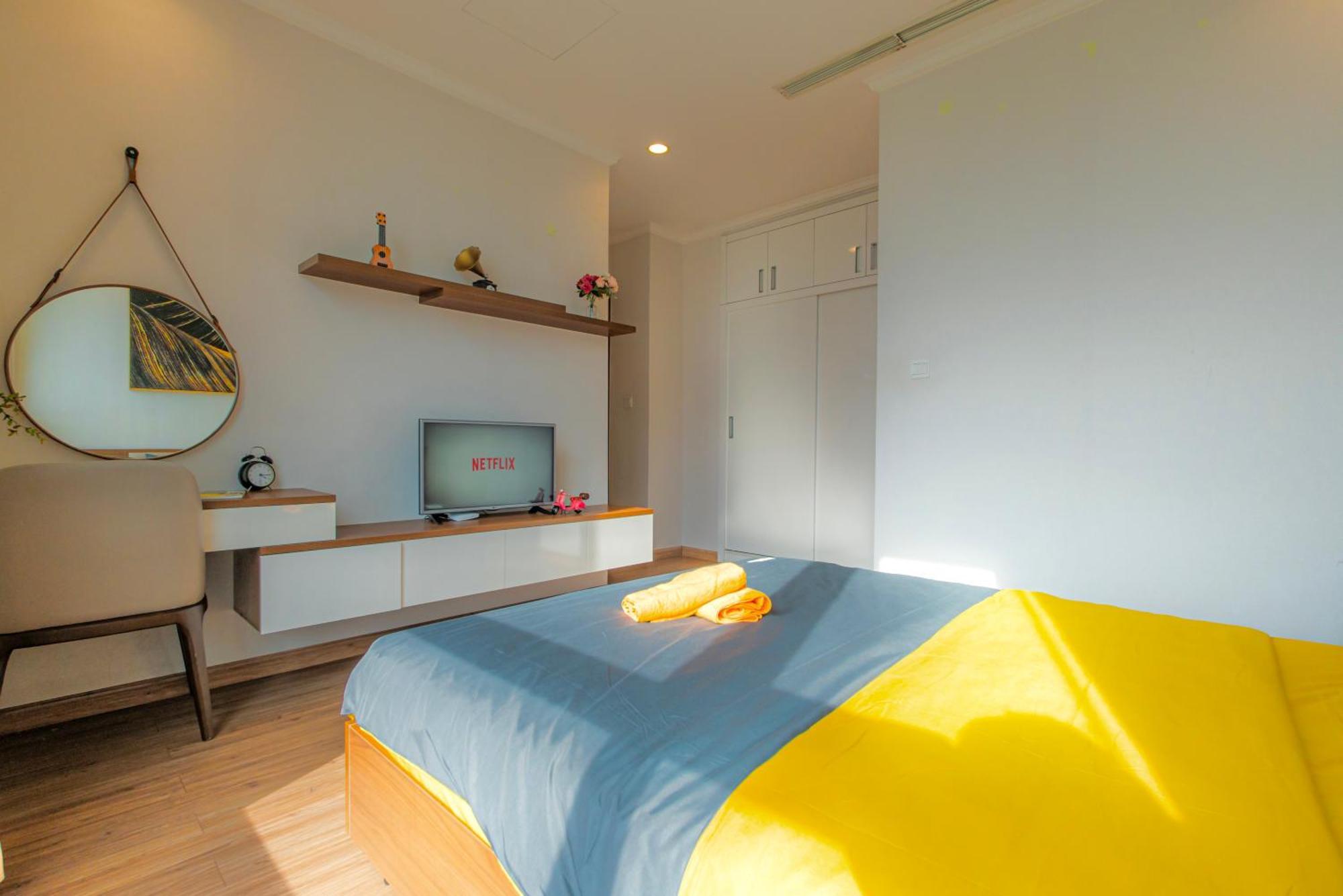 - Vinhomes Park, Landmark 81 Area & Ice Skating Rink * Ho Chi Minh City