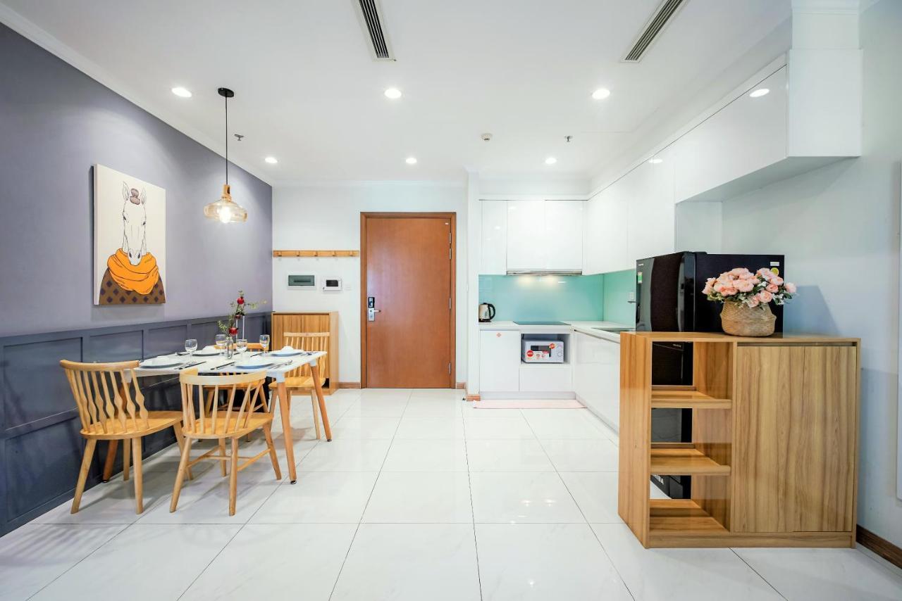 - Vinhomes Park, Landmark 81 Area & Ice Skating Rink Apartment *